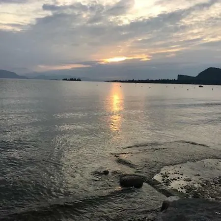 Small Joy On The Lake * 拉法